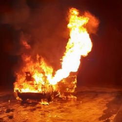 Karlovarský kraj: Technická závada. Osobní vozidlo zcela zničily plameny