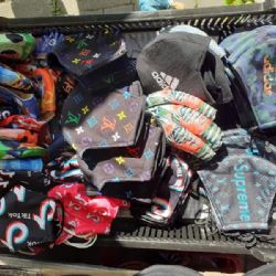 Karlovarští celníci na tržnicích zajistili zboží za miliony korun