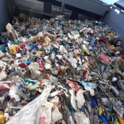 Karlovarští celníci zajistili 50 tun odpadu