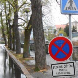 Karlovy Vary: Blokové čištění města s odtahy vozidel končí. Není potřeba přeparkovávat