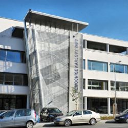 Karlovy Vary, Cheb: Nemocnice ruší zákaz návštěv