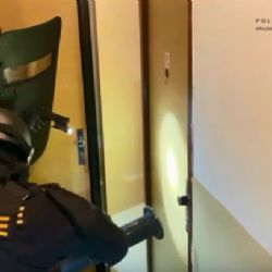 Karlovy Vary: Čtveřice mužů napadla hosty v baru