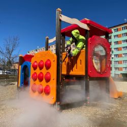Karlovy Vary: Dětská hřiště zůstávají přístupná. Dnes začne jejich desinfekce