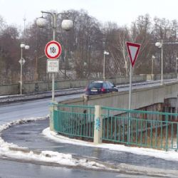 Karlovy Vary: Diagnostika Ostrovského mostu zúží průtah