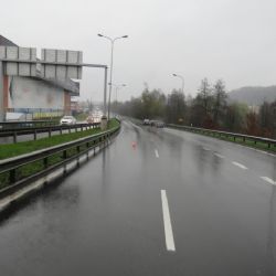 Karlovy Vary: Svou bezohlednou jízdou ohrozil řidičku. Z místa nehody ujel