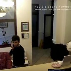 Karlovy Vary: Hotelový zloděj. Poznáváte ho?