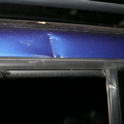 Karlovy Vary: Kameny poškodil tři vozidla