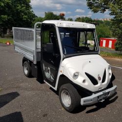 Karlovy Vary: Karlovarská krajská nemocnice má nový elektromobil