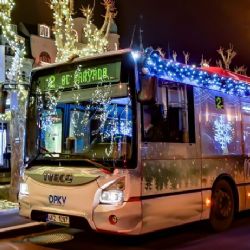 Karlovy Vary: Kouzelnou atmosféru bude po městě rozvážet vánoční autobus