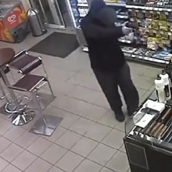 Karlovy Vary: Loupežné přepadení benzínky. Policisté dopadli pachatele