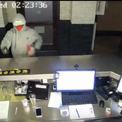 Karlovy Vary: Maskovaný muž přepadl hernu. Odnesl si 150 tisíc