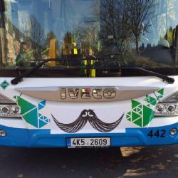 Karlovy Vary: Město brázdí autobusy s kníry