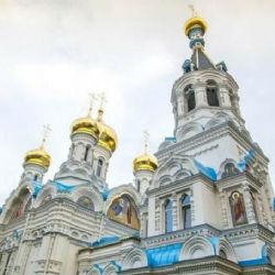 Karlovy Vary: Muž pod vlivem drog se plazil v kostele s tím, že zhřešil a jen satan mu pomůže