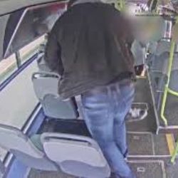 Karlovy Vary: Napadl cestujícího v autobuse