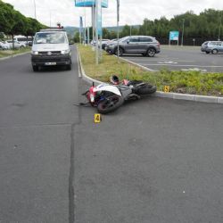 Karlovy Vary: Nedal přednost mladé řidičce motocyklu