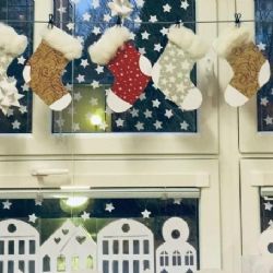 Karlovy Vary: Nejhezčí vánoční okno má družina ZŠ Truhlářská