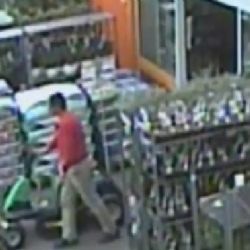 Karlovy Vary: Odcizil zahradní traktor 