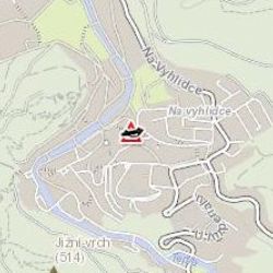 Karlovy Vary: Osobní vozidlo narazilo do ostrůvku