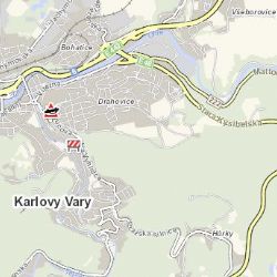 Karlovy Vary: Osobní vozidlo narazilo do pevné překážky