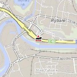 Karlovy Vary: Osobní vozidlo narazilo do svodidel