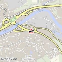 Karlovy Vary: Osobní vozidlo narazilo do svodidel