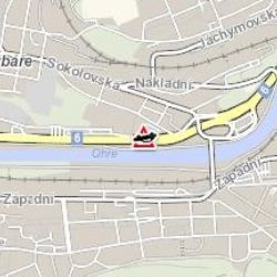 Karlovy Vary: Osobní vozidlo narazilo do svodidel