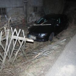 Karlovy Vary: Pod vlivem alkoholu způsobil dopravní nehodu