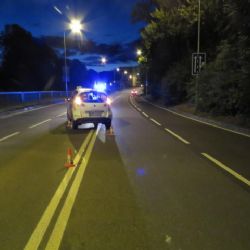 Karlovy Vary: Policie hledá svědky dopravní nehody. Došlo ke střetu chodce a vozidla 