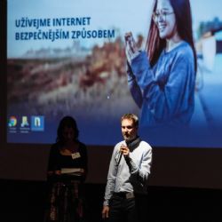 Karlovy Vary: Policisté načerpali nové informace z oboru kybernetické kriminality