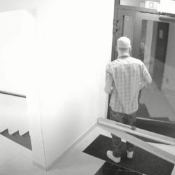 Karlovy Vary: Poznáváte dvojici mužů ze záznamu?