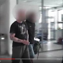 Karlovy Vary: Revolverem postřelil mladého muže