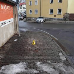 Karlovy Vary: Řidič špatně zajistil zaparkované vozidlo