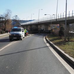 Karlovy Vary: Srazil chodce na přechodu. Z místa nehody ujel