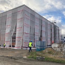 Karlovy Vary: Stavebníci zateplují novou budovu depozitáře krajské knihovny