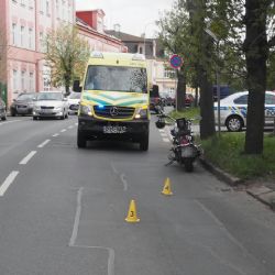 Karlovy Vary: Střet motocyklu s nezletilou chodkyní. Policie hledá svědky