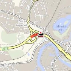 Karlovy Vary: Střet náklaďáku s dvěma osobními vozidly