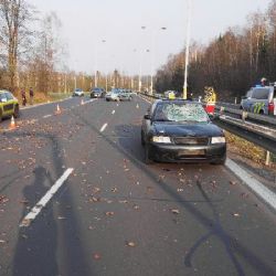 Karlovy Vary: Střet osobního vozidla s chodcem. Policie hledá svědky