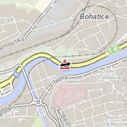 Karlovy Vary: Střet osobního vozidla s motorkářem