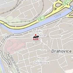 Karlovy Vary: Střet sanitky s multicarou