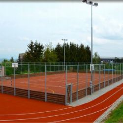 Karlovy Vary: Studentům pedagogické školy slouží nové hřiště