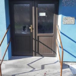 Karlovy Vary: Své emoce si vybili na cizím majetku