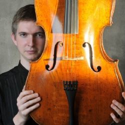 Karlovy Vary: Symfonický orchestr hostí violoncellistu Jamníka
