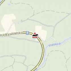 Karlovy Vary: U města narazila dodávka do svodidel