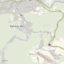 Karlovy Vary: U města narazilo auto do svodidel