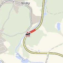 Karlovy Vary: U města narazilo osobní vozidlo do stromu