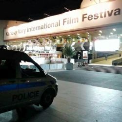 Karlovy Vary: Úmyslně poškodila policejní vozidlo