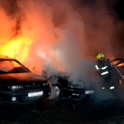 Karlovy Vary: V areálu odtahové služby shořelo osm aut