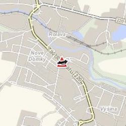 Karlovy Vary: V ulici Závodu míru narazilo auto do stromu