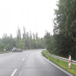 Karlovy Vary: Včerejší tragickou nehodu nepřežily dvě osoby