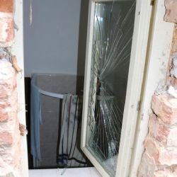 Karlovy Vary: Vloupal se do dvou domů a do několika bytů